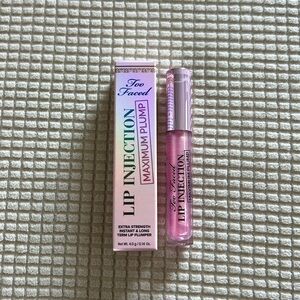Too Faced Lip Injection Extra Strengthens Instant Lip Plumper